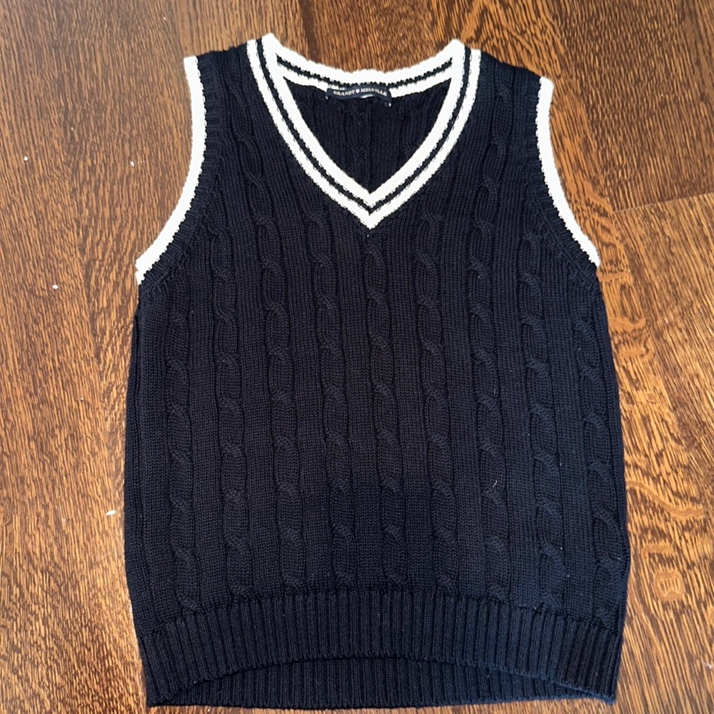 navy blue sweater vest from brandy melville one size fits
